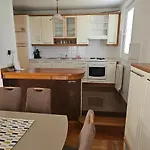 House * Ζαντάρ