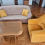 House Διαμέρισμα *