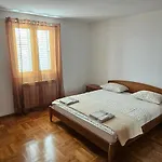 House * Ζαντάρ