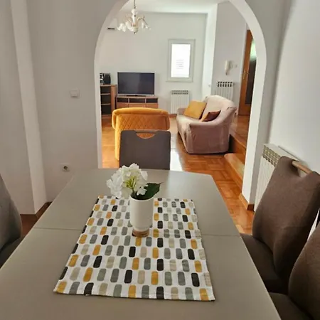 House * Ζαντάρ