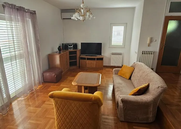 House Apartament *