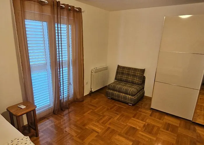 Apartament House *