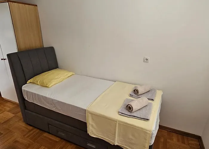 Apartament House *