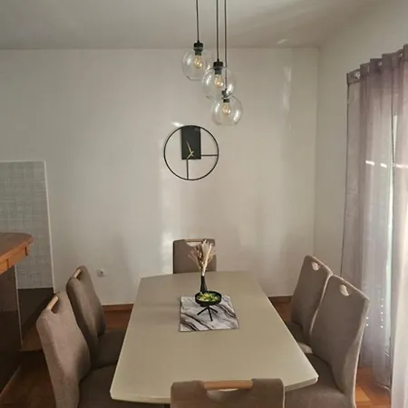 House * Ζαντάρ